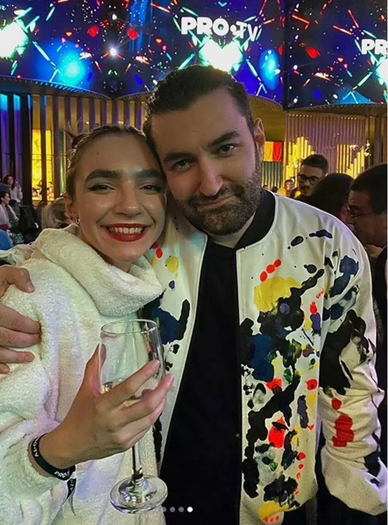 Elena Ilie este concurentă în echipa Smiley la Vocea României.