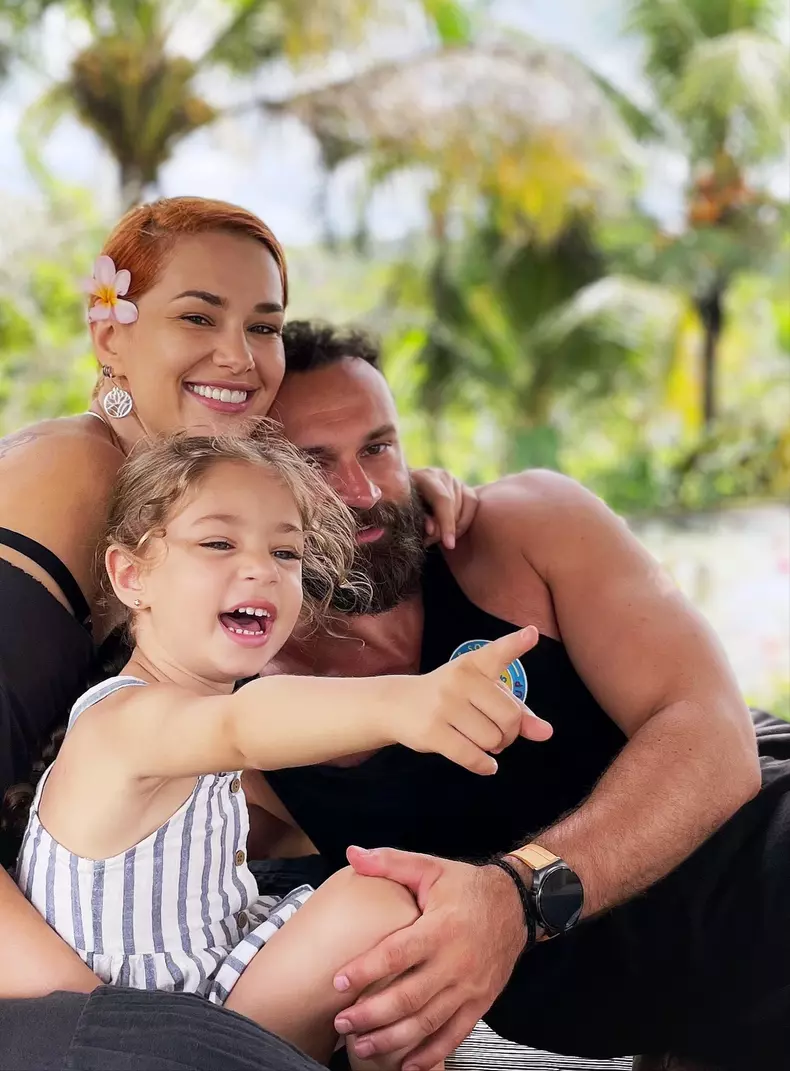 feli-si-tatal-fiicei-sale-s-au-despartit.-anuntul-surprizator-facut-de-artista-4