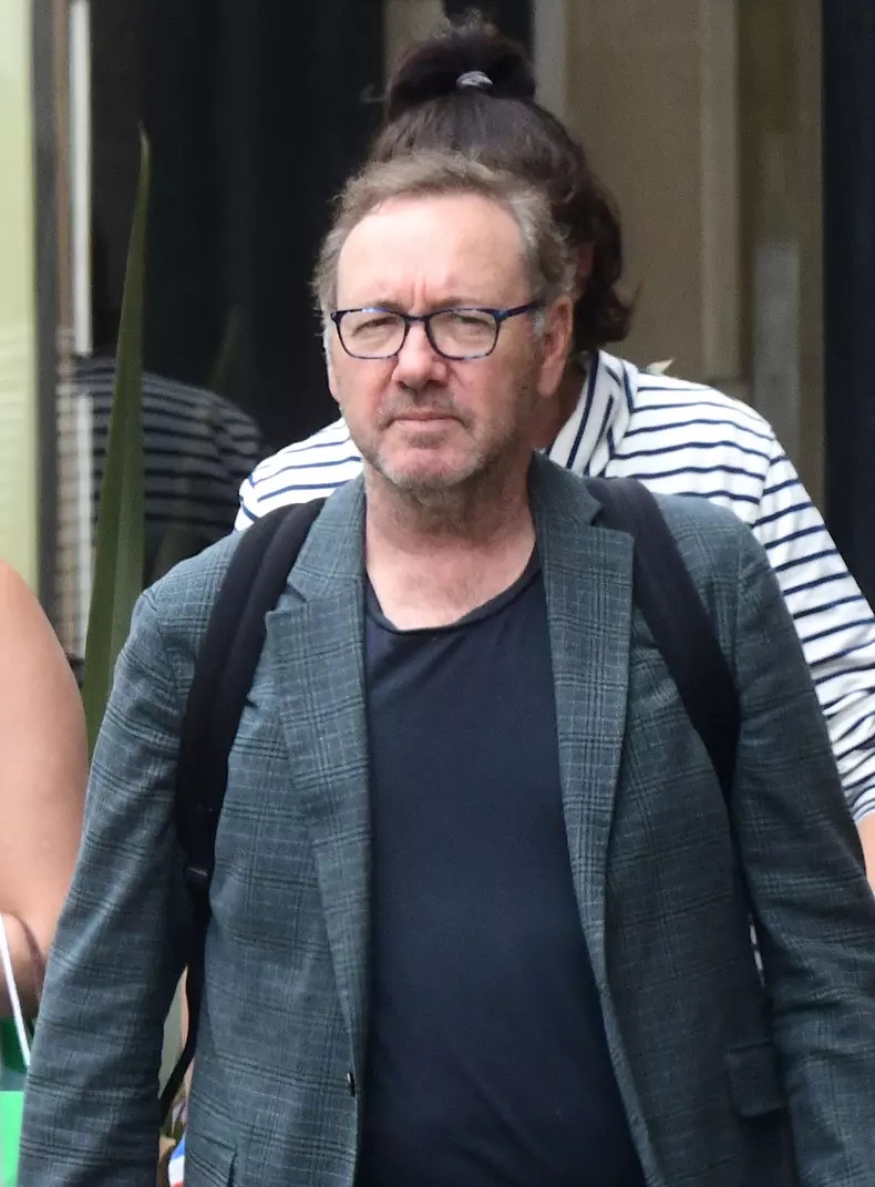 Exclusif - Prix spécial - No Web - L'acteur Kevin Spacey (en pleine tourmente juridique) déjeune avec des amis à la brasserie Lipp à Paris