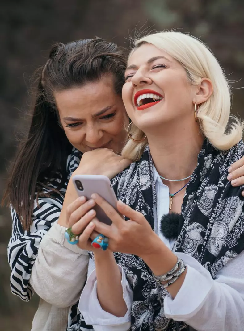 Lidia Buble și sora ei, Estera (4)