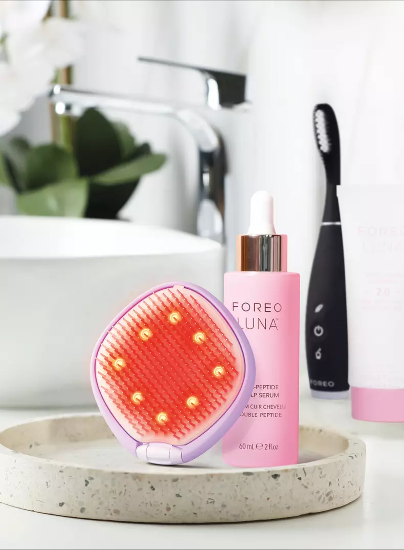 FOREO lansează FLIP™ play advanced LED light hairbrush