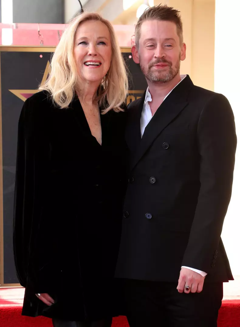 Macaulay Culkin s-a reîntâlnit cu mama lui din „Singur acasă”, Catherine O'Hara. Momentul emoționant de la ceremonia de pe Walk of Fame