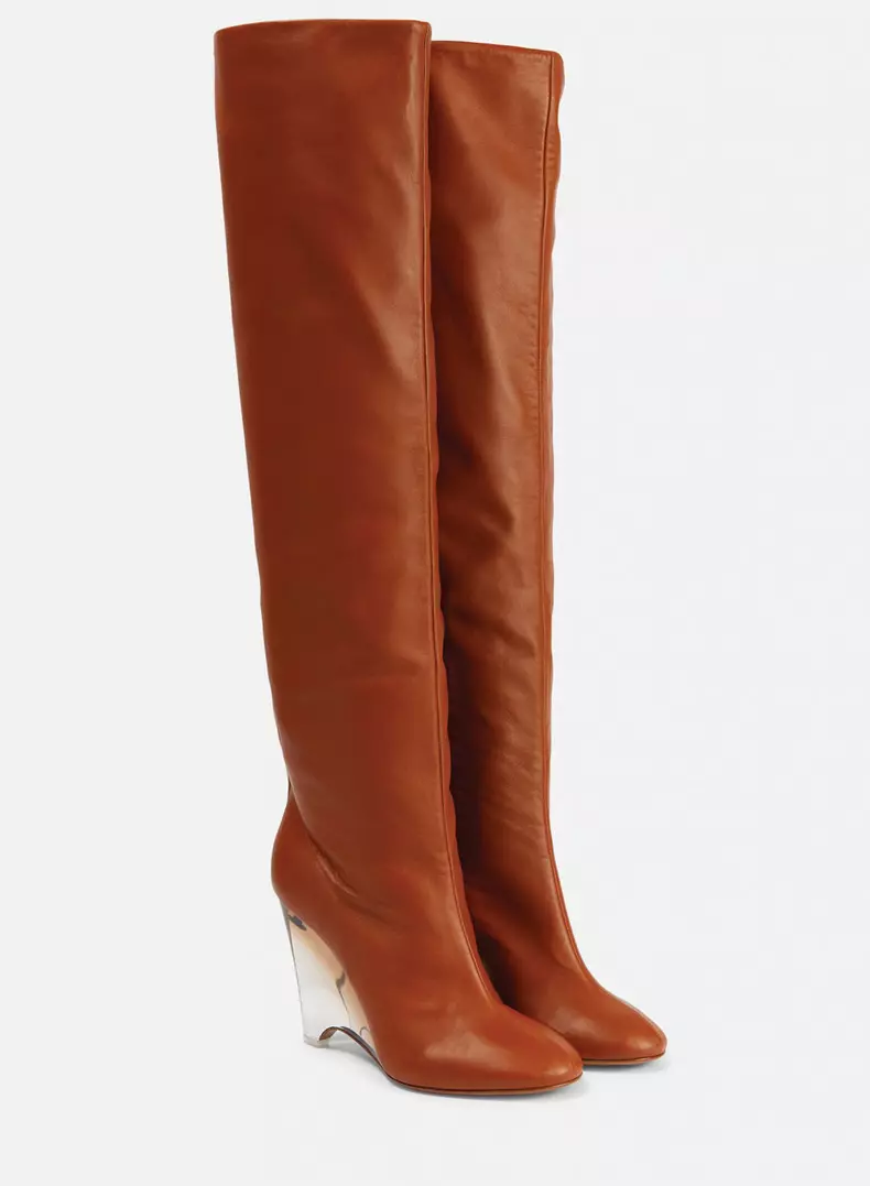 Cizme din piele, Alaïa, 10.700 lei, www.mytheresa.com