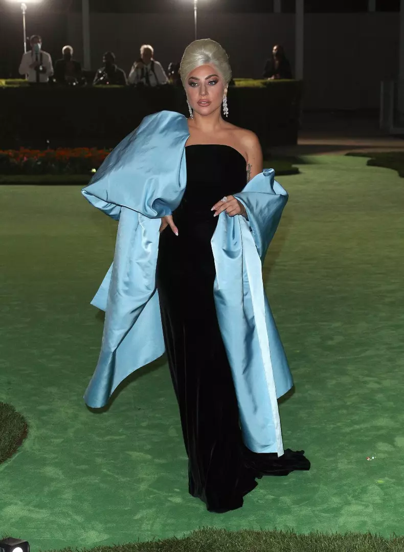 5. Lady Gaga în Schiaparelli