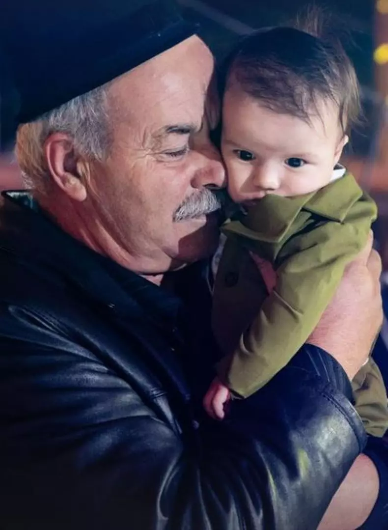 cine-este-tatal-lui-culita-sterp-08jpg