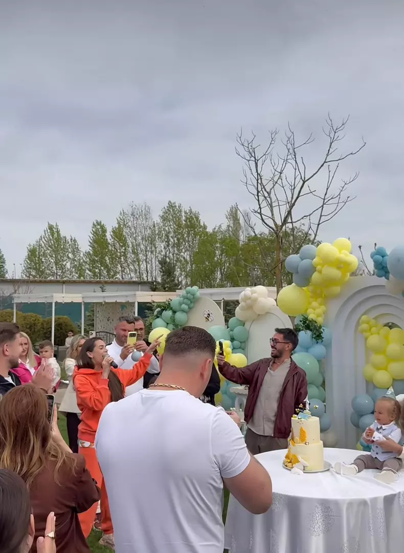 Amir Efrem zi de naștere11
