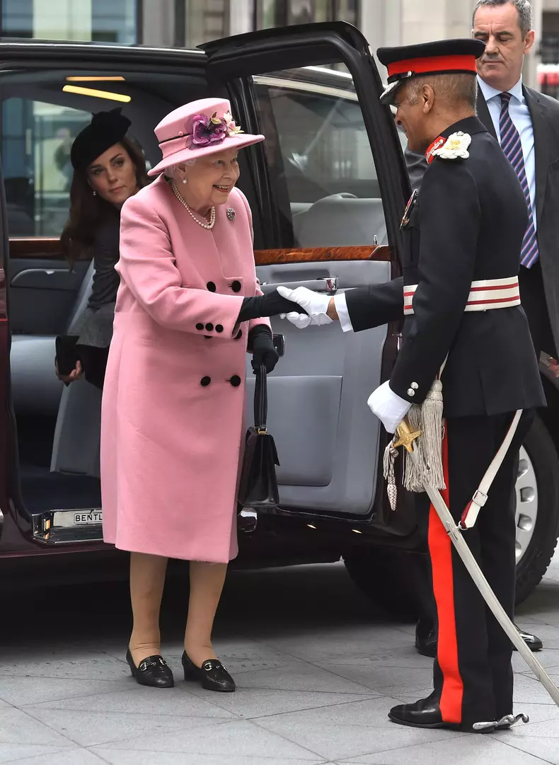 De ce regina Elisabeta a II-a nu va mai conduce