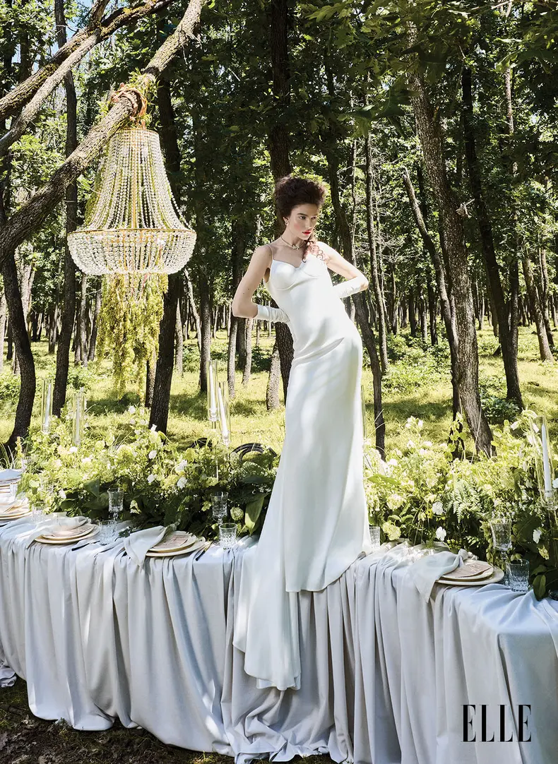 Rochie V:PM, mănuși Setarof, bijuterii Kultho Diamonds.