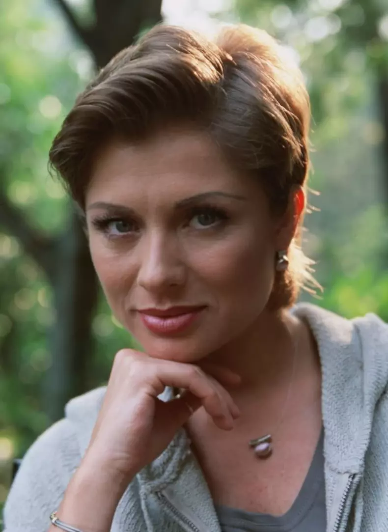 Leticia Calderon (Esmeralda)