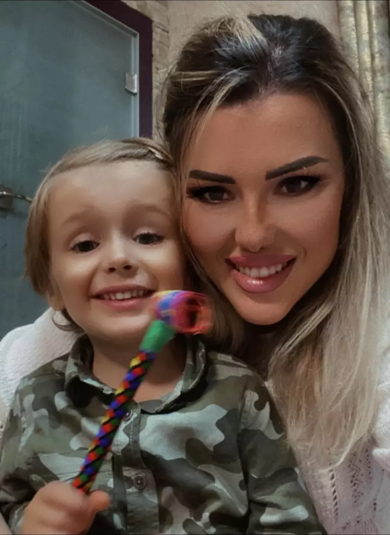 fiul-cel-mic-al-lui-christian-sabbagh-a-fost-diagnosticat-cu-autism.-sotia-prezentatorului-a-intrat-in-depresie-cand-a-aflat-4