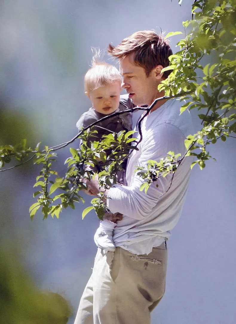 EXCLUSIVE!  Brad Pitt and Shiloh 1/1