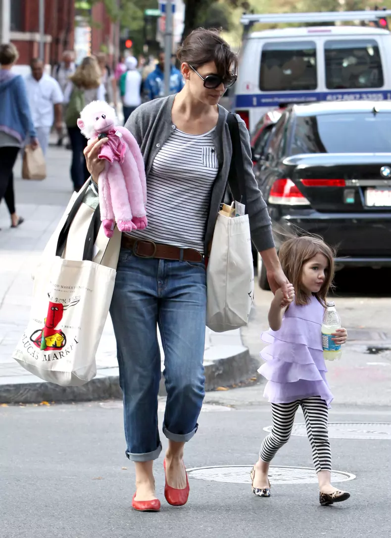 Katie_Holmes_Suri.jpg