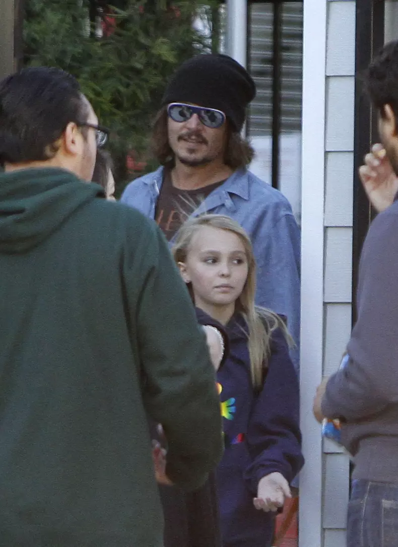 EXCLUSIVE... Add Fees*** Exclusive... Johnny Depp DOes The Dad Thing