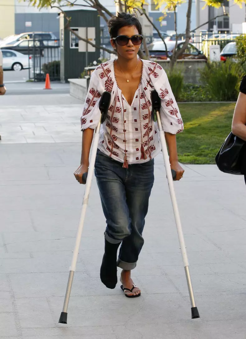 Halle Berry poarta ie