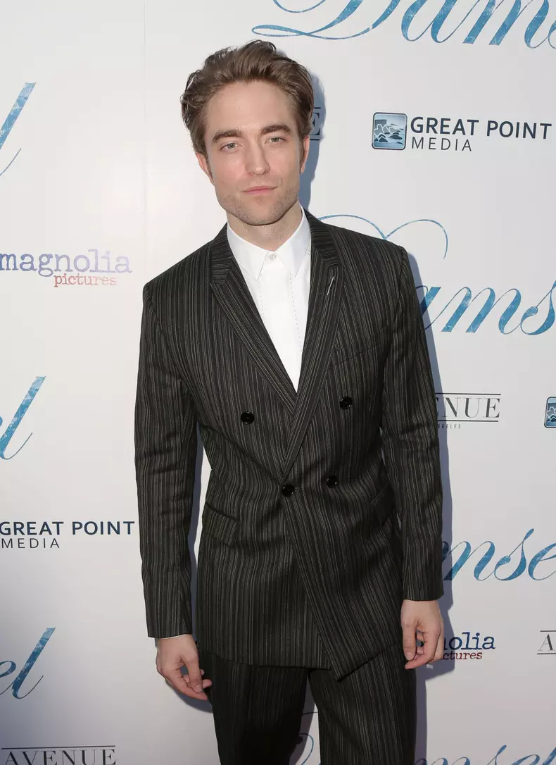 Robert Pattinson are COVID-19