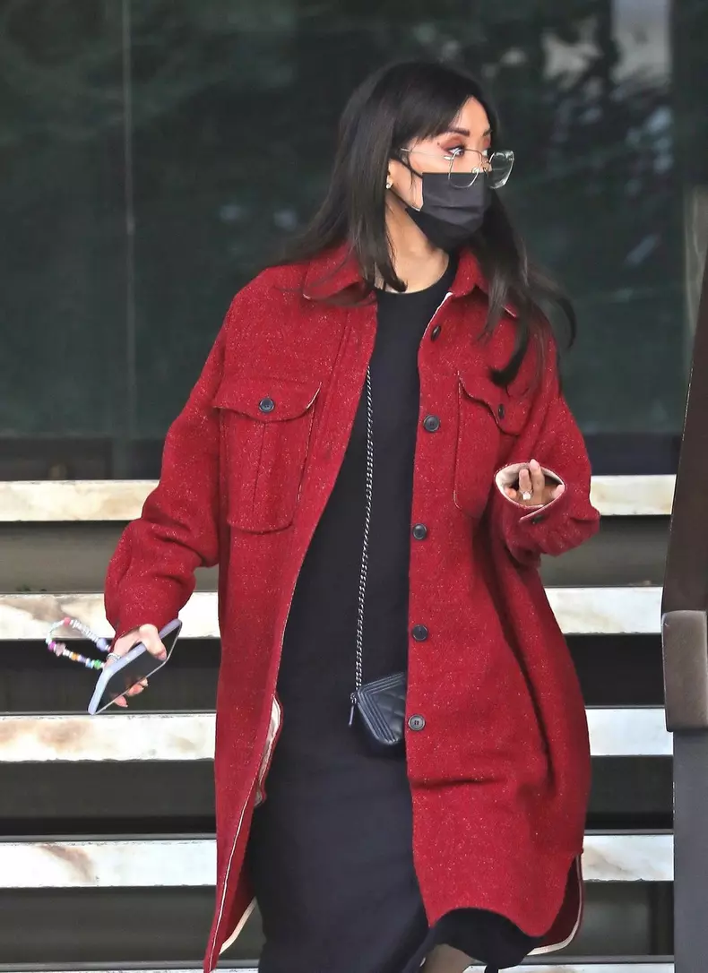 *PREMIUM-EXCLUSIVE* Macaulay Culkin's girlfriend Brenda Song is spotted wearing a HUGE ring on that finger!