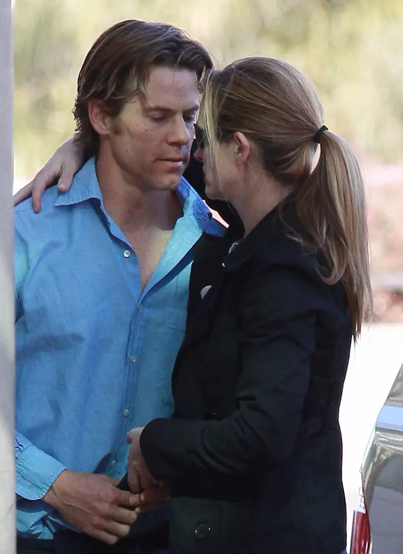 Exclusiveâ?Julia Roberts and Danny Moderâs Emotional Goodbye 1/1