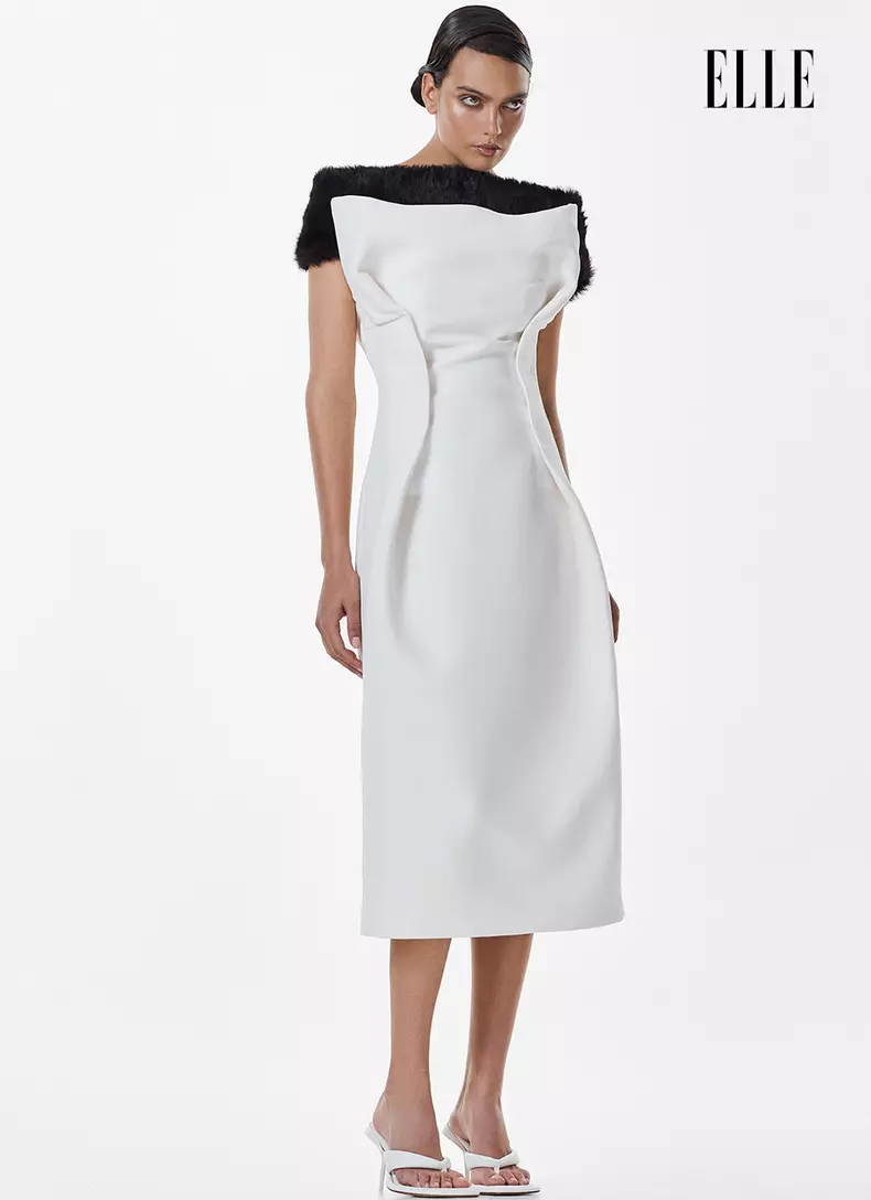 Rochie și pantofi SportMax, magazinul MaxMara; guler Stefanel, din recuzita stilistului.