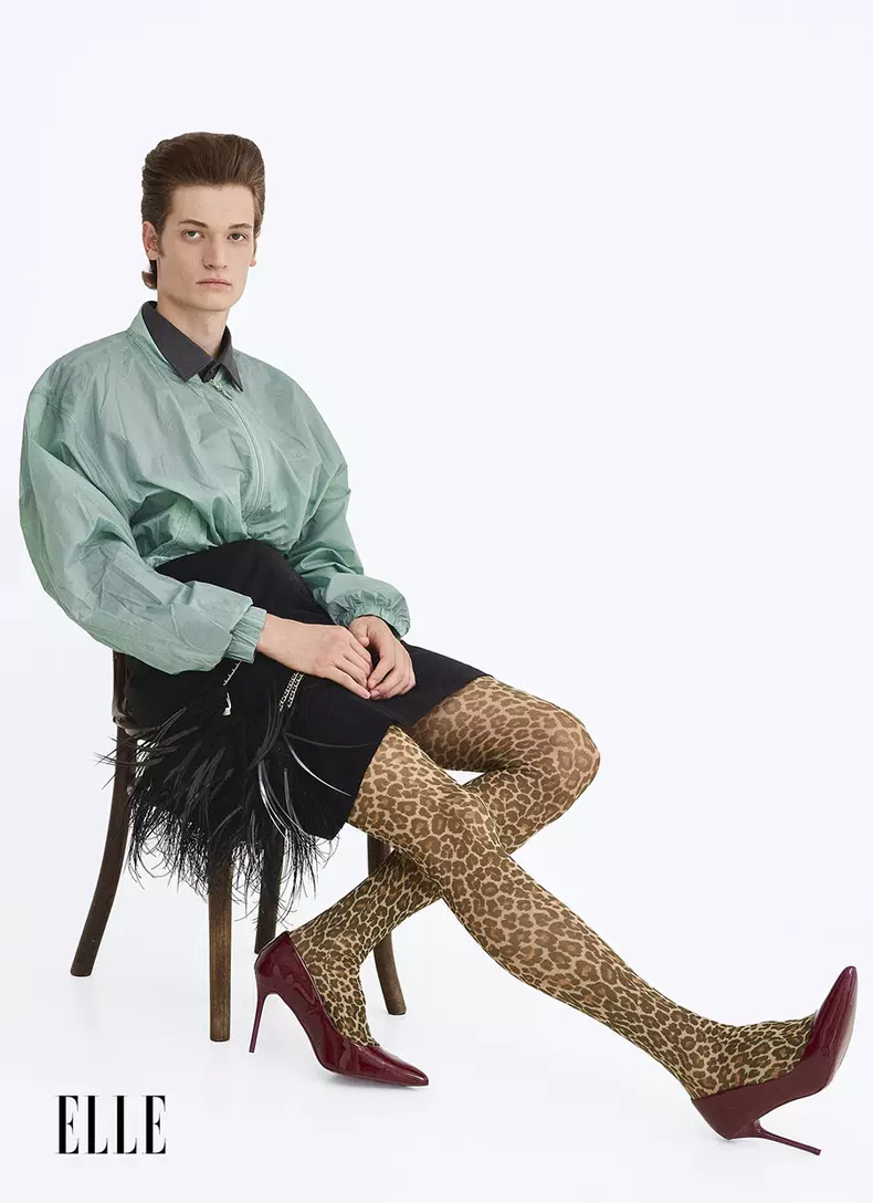 Jachetă MM6 Maison Margiela, cămașă și fustă Boss, dres Swedish Stockings, pantofi Even&Odd și geantă Tory Burch, toate www.zalando.ro.