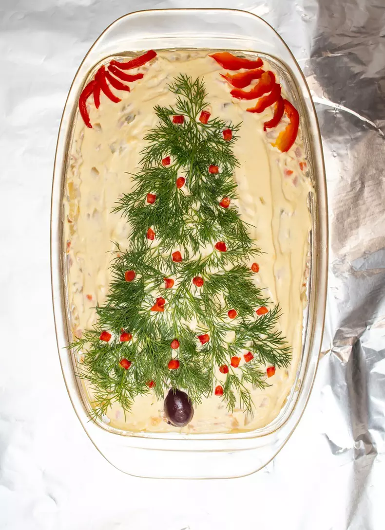 "salat?,De,Boeuf",Or,Beef,Salad,Decorated,With,Dill,Leaves
