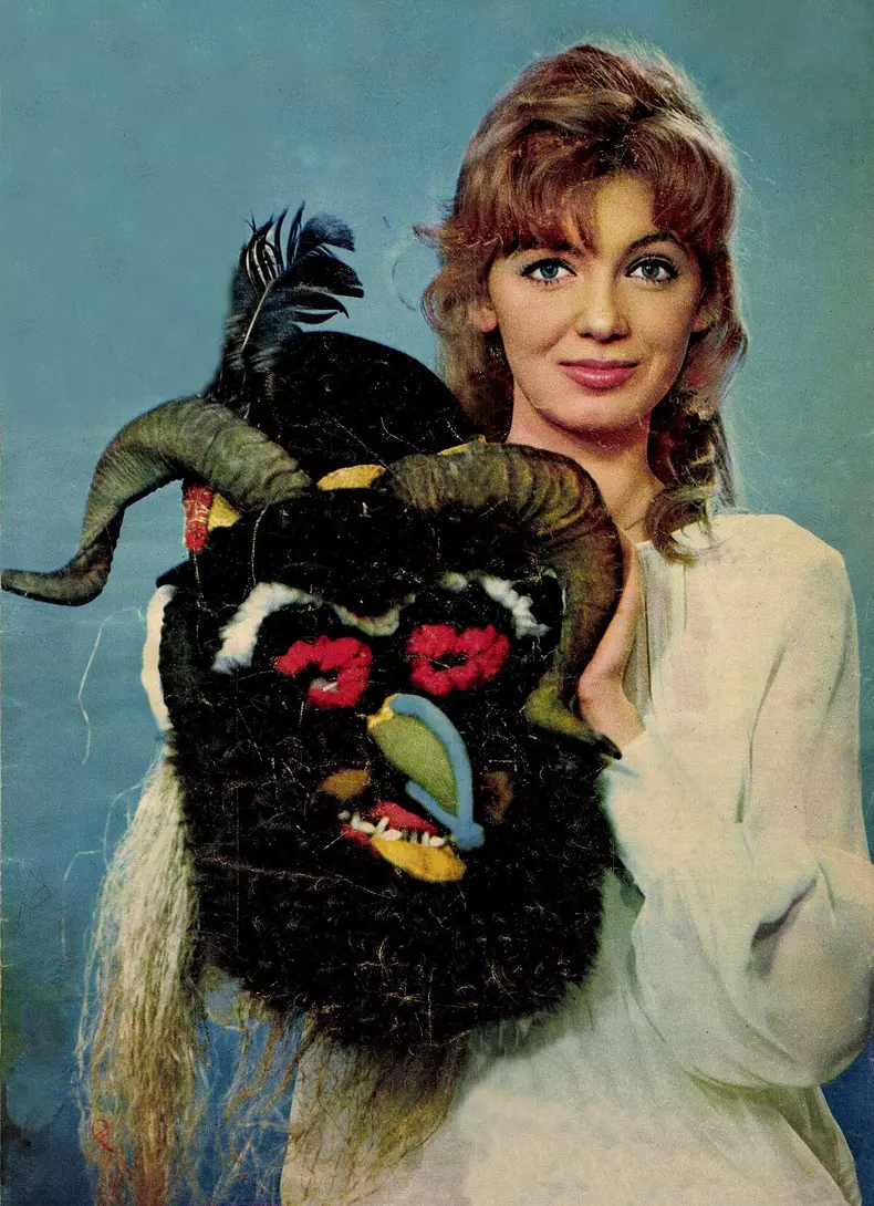 Cezara_Dafinescu_in_Flacara_magazine,_February_1973