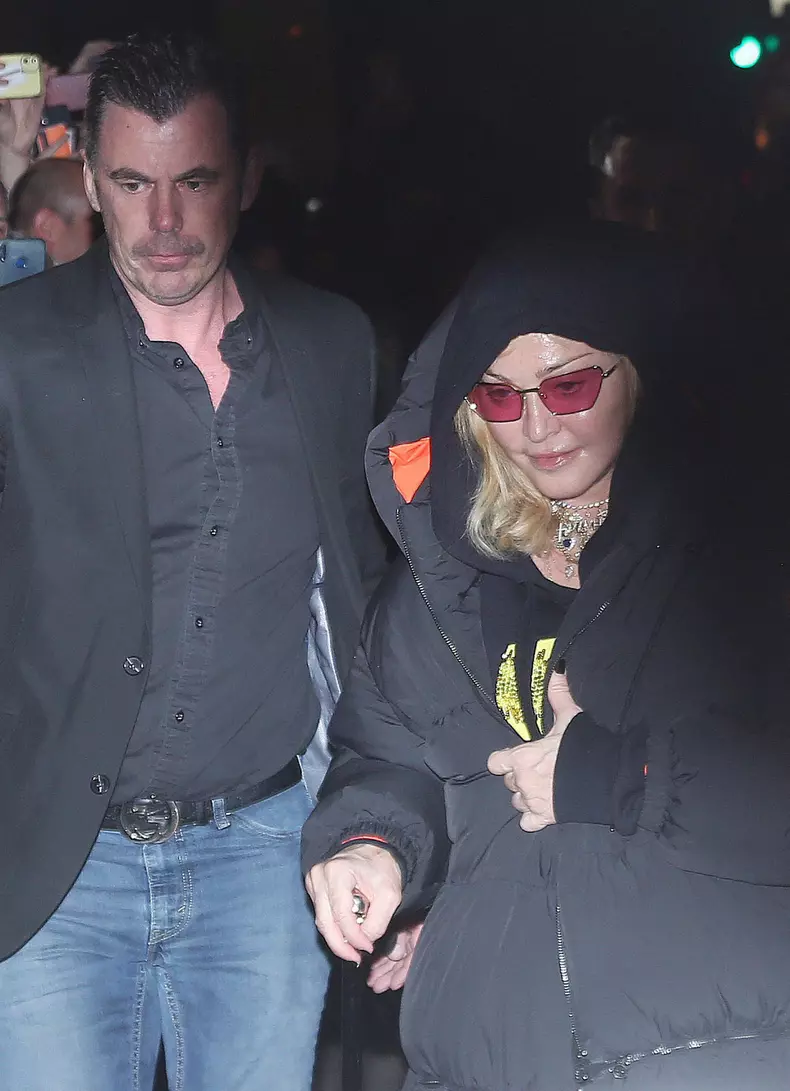 La chanteuse Madonna arrive au Grand Rex pour y donner un concert à Paris