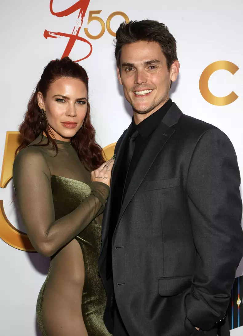 Courtney Hope, Mark Grossman - Aniversarea a 50 de ani de la lansarea Tanar si nelinistit