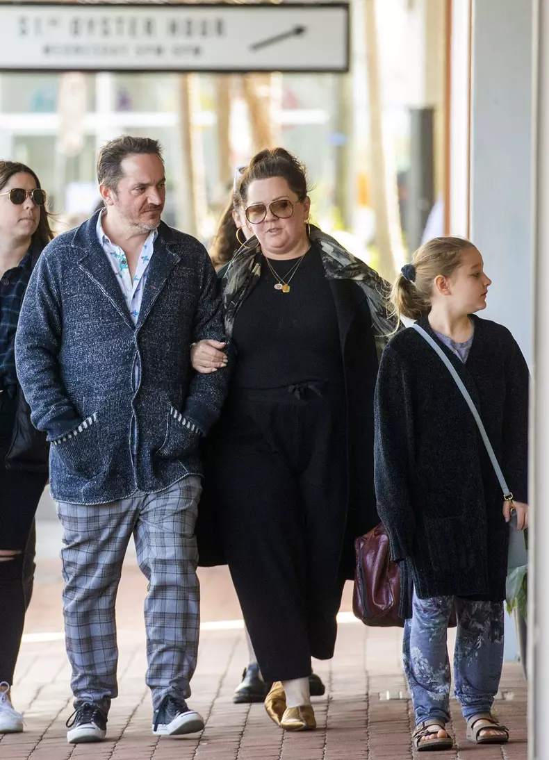 EXCLUSIVE: *NO DAILYMAIL ONLINE* *NO DAILYMAIL ONLINE* Birthday Girl! Melissa McCarthy celebrates her 50th Birthday with family in Byron Bay