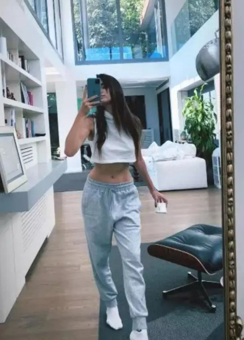 Iată cum arată vila în care stă acum Hande Ercel, frumoasa actriță din „Perla Neagră” (Happy Channel) (1)