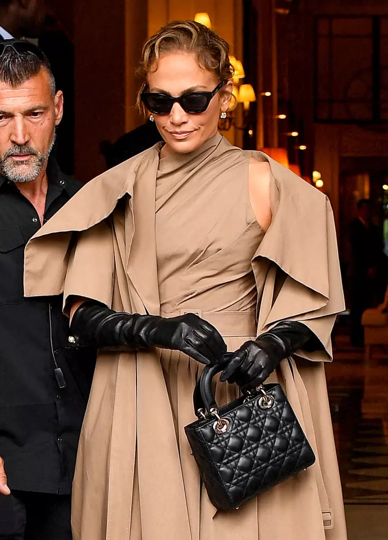 Jennifer Lopez, în timpul Săptămânii Modei de la Paris