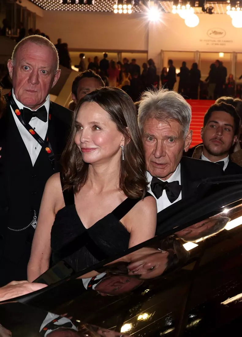 Calista Flockhart și Harrison Ford, spectaculoși pe covorul roșu de la Cannes 2023. Ce gafă au făcut organizatorii