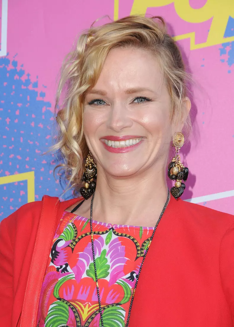 Nicholle Tom