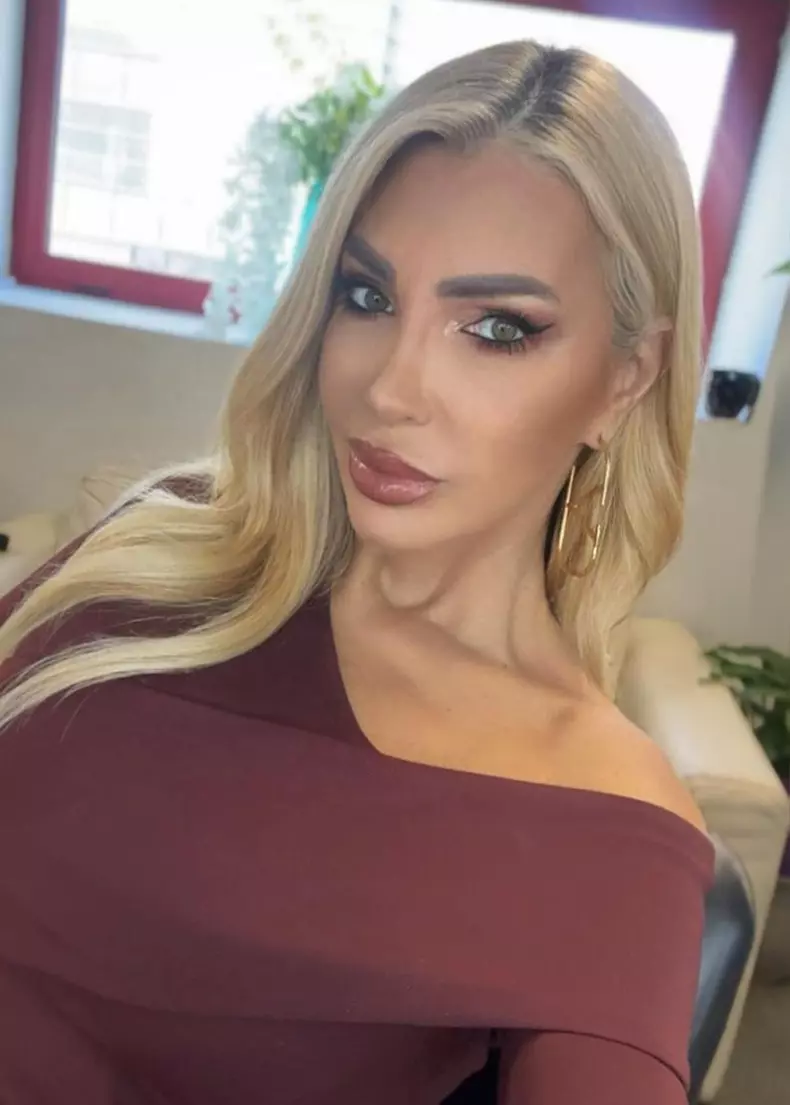 alina petre selfie