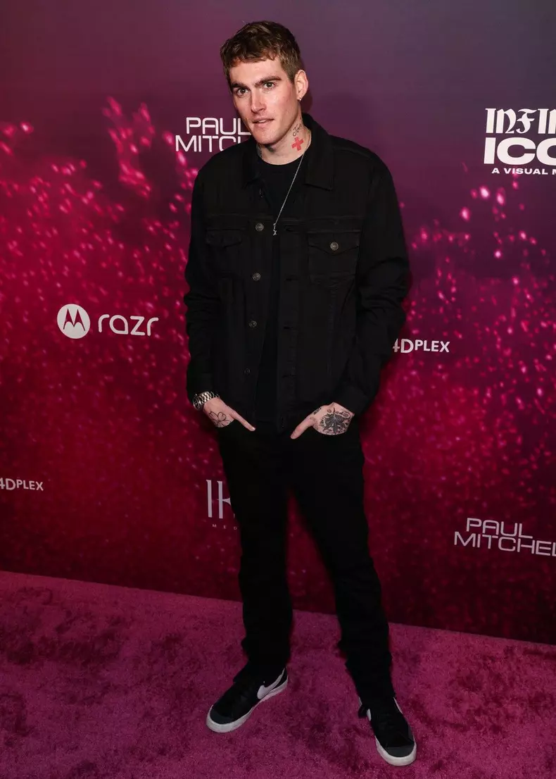 (FILE) Presley Walker Gerber Dead At 27. He was the son of supermodel Cindy Crawford and businessman Rande Gerber, and the brother of model and actress Kaia Gerber. Presley died on Sunday, September 20, 2026 at a rehab facility, according to Los Angeles C