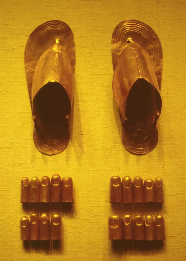 Sandale și apărătoare pentru degete ale regelui Tutankhamon, c. 1323 î.Hr.