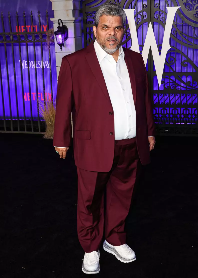 Luis Guzman sosește la premiera mondială a sezonului 1 din "Wednesday" de la Netflix