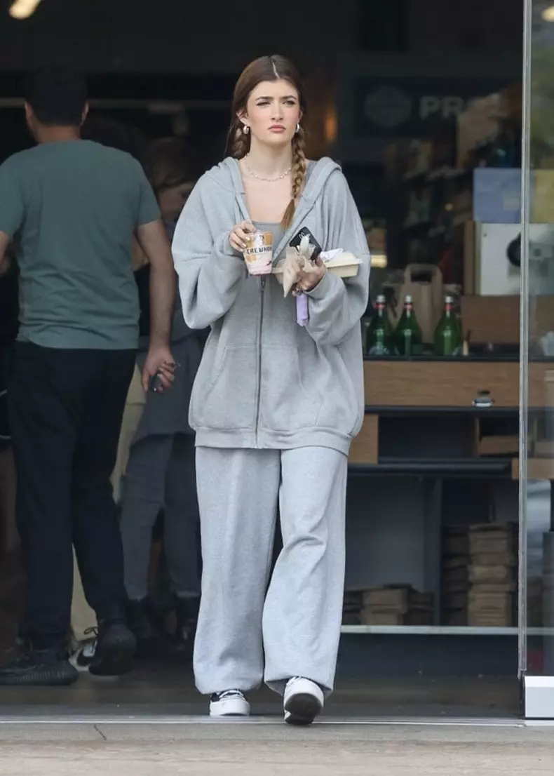 *EXCLUSIVE* Sami Sheen Grabs A Smoothie at LA's Erewhon Market