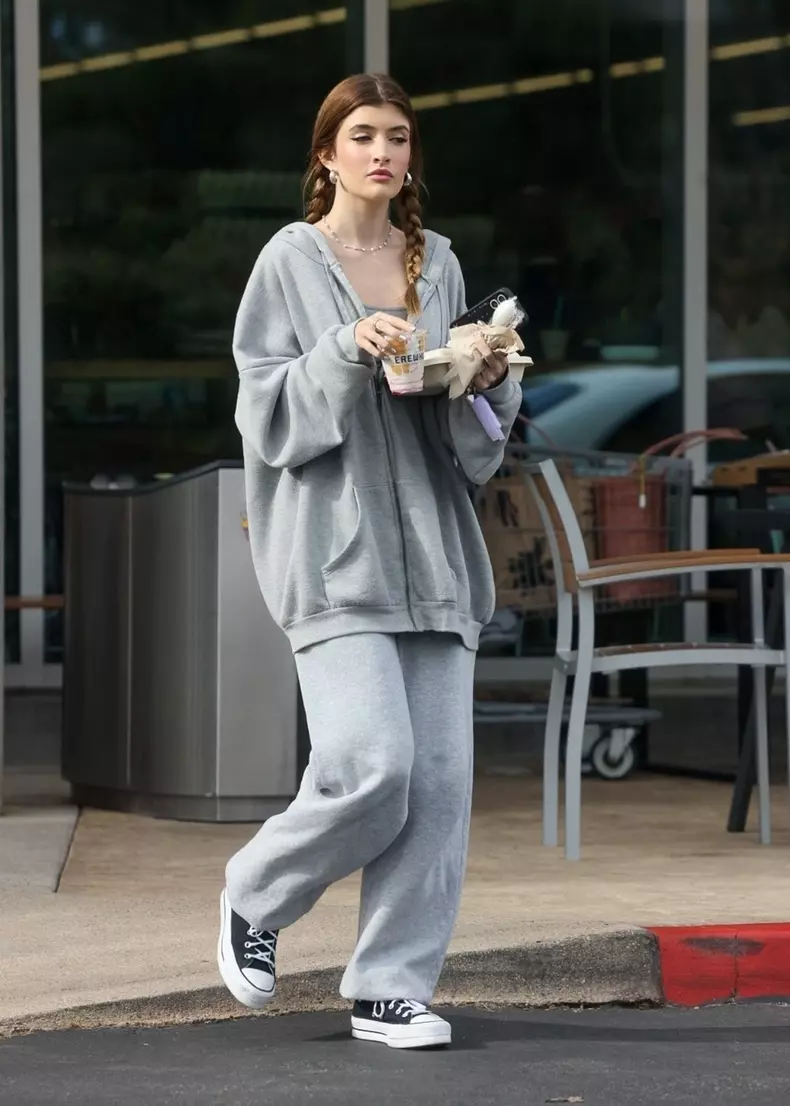 *EXCLUSIVE* Sami Sheen Grabs A Smoothie at LA's Erewhon Market