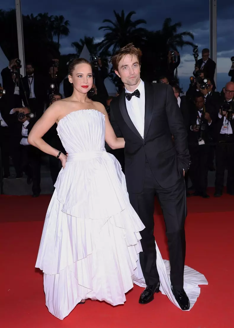 Jennifer Lawrence și Robert Pattinson, apariție amuzantă pe covorul roșu la Cannes 2025  