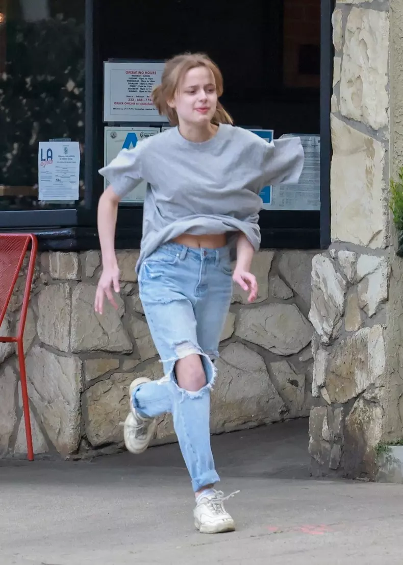 *EXCLUSIVE* Vivienne Jolie-Pitt and Knox Leon Jolie-Pitt make a pizza run for dinner