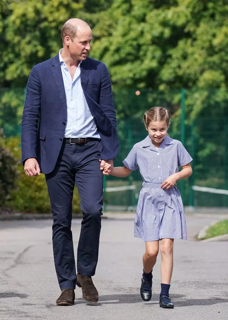 *CHILD* Prince William And Kate Middleton Arrive At Lambrook School With Children