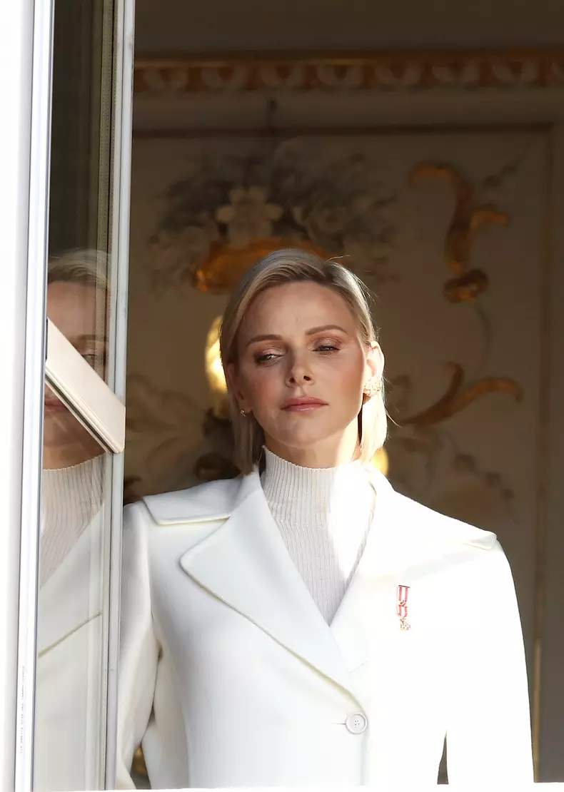 La famille princière de Monaco au balcon du palais lors de la Fête nationale monégasque à Monaco