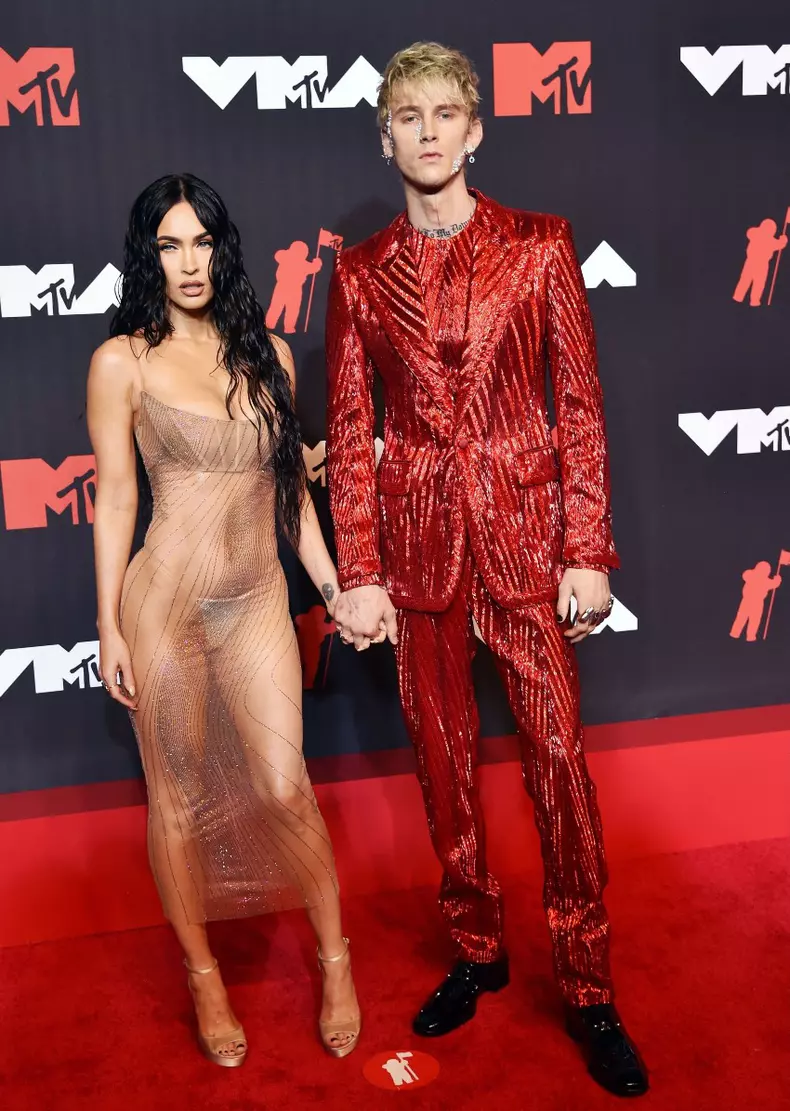 17. Megan Fox în Mugler și Machine Gun Kelly