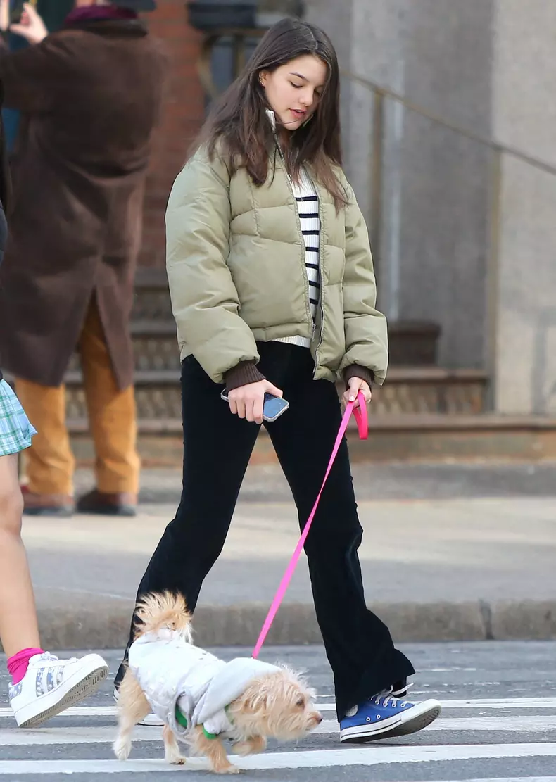 Suri, fiica lui Katie Holmes și a lui Tom Cruise, nu și-a mai văzut tatăl de zece ani