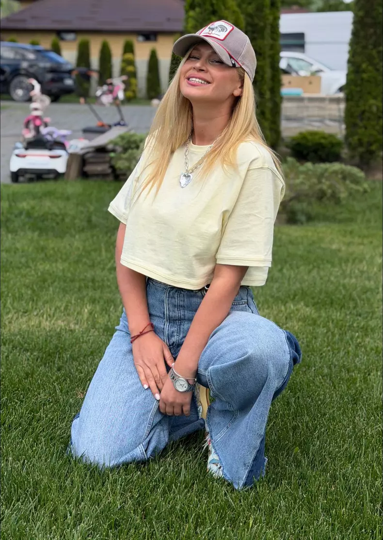 oana tomoiaga in parc