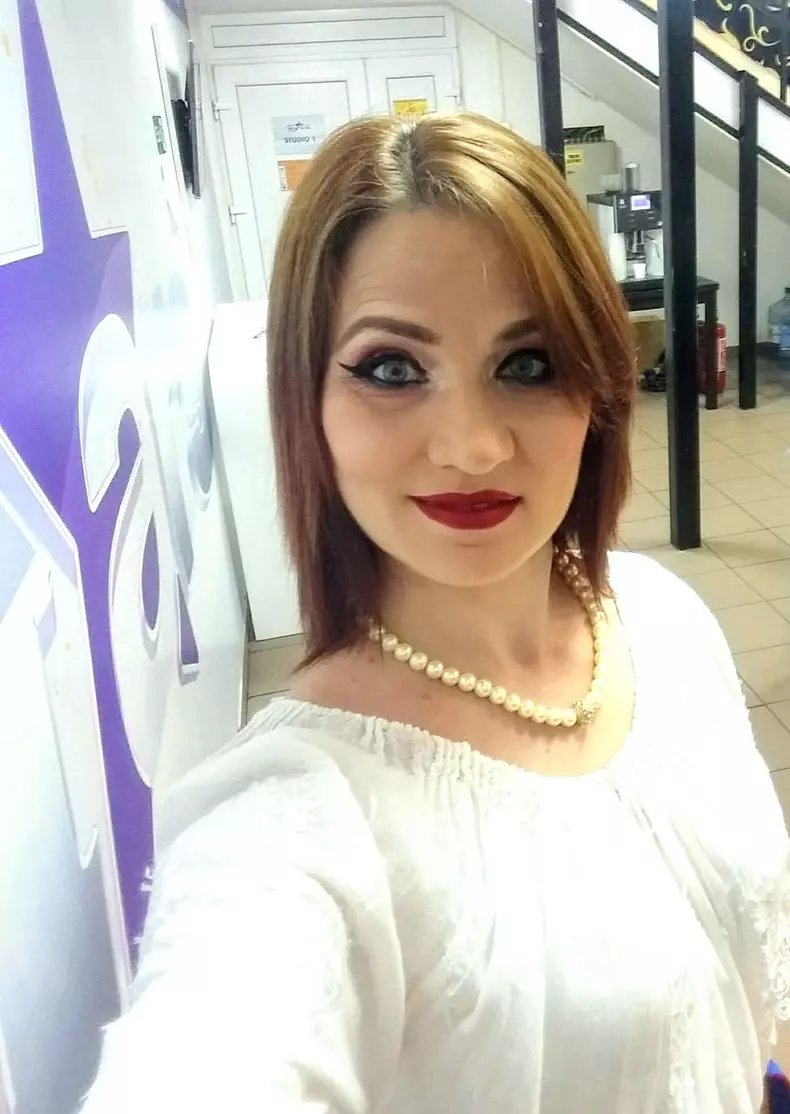 nicoleta voicu selfie