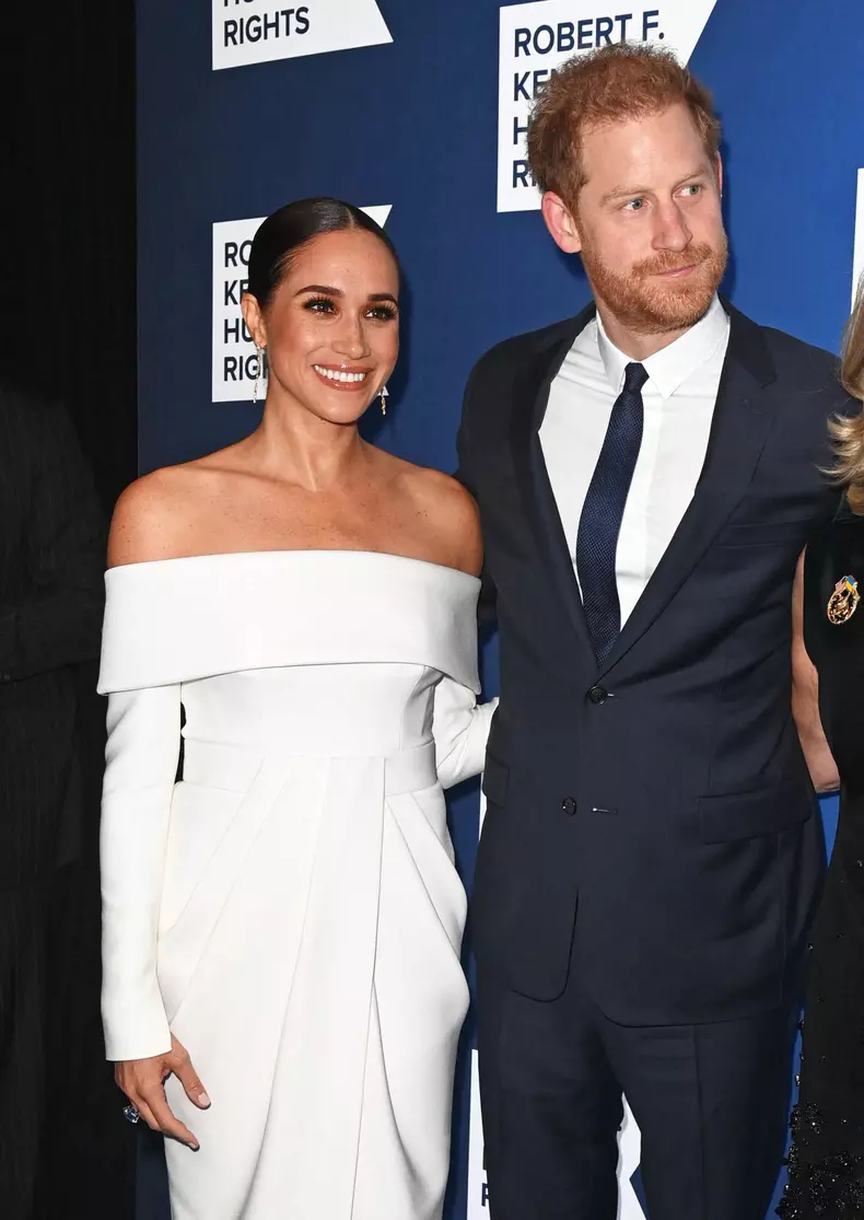 Cum se poartă, de fapt, Meghan Markle și prințul Harry