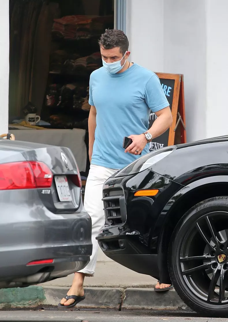 *EXCLUSIVE* My Precious!" Orlando Bloom leaves a vintage jeweler as wedding to Katy Perry is on the cards after baby Daisy is born **WEB EMBARGO UNTIL 6PM PDT ON 10/26/20**
