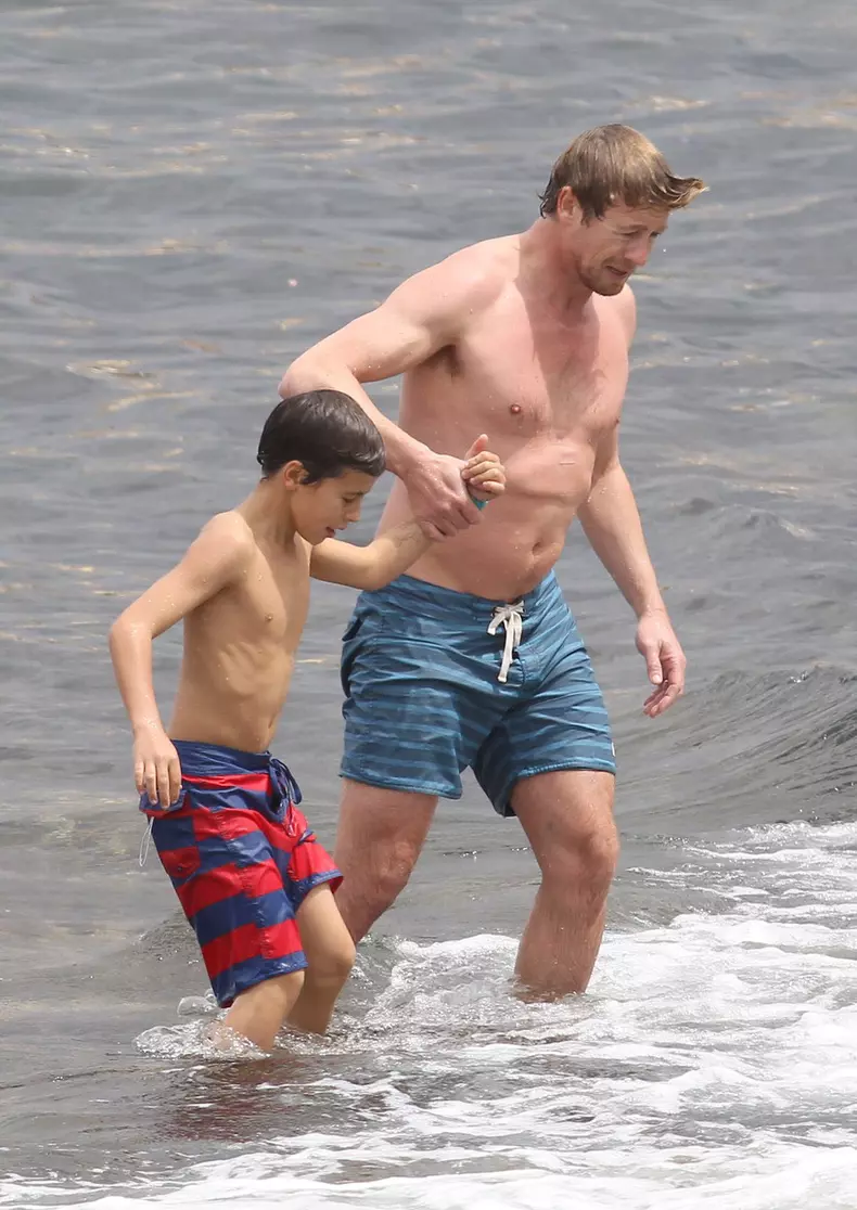 Exclusive - Simon Baker Enjoys Bondi Beach With His Family