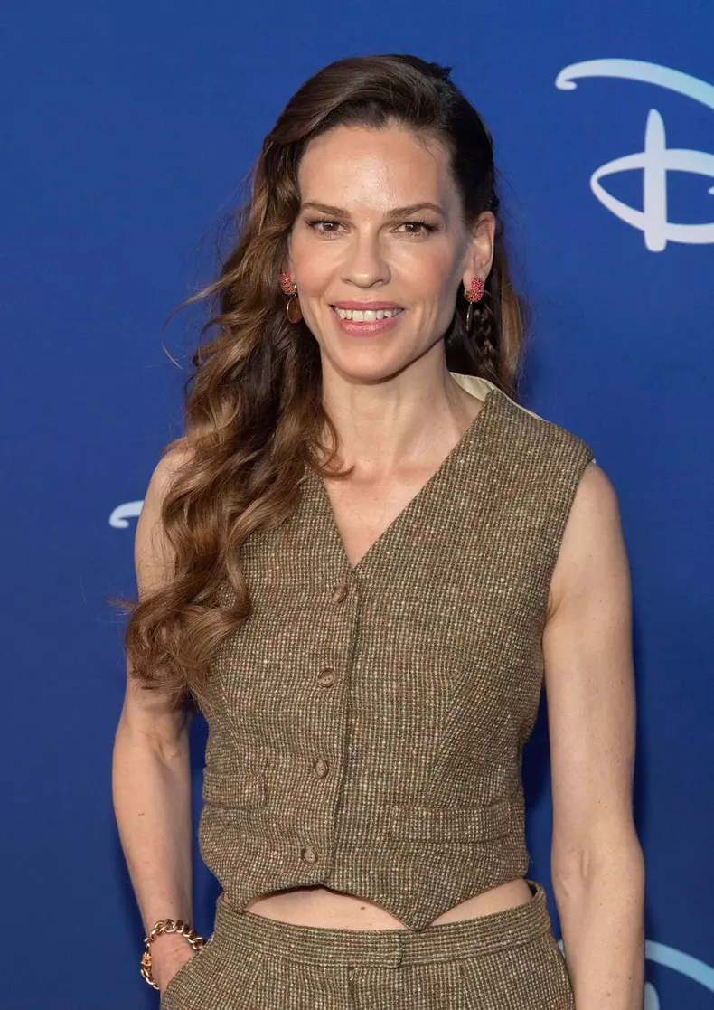 Actress Hilary Swank, 48, announces she is pregnant with twins